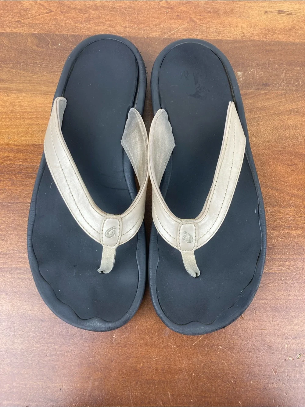 OluKai Ohana Metallic Beige Thong Flip Flops Comfort Sandals Women’s Size 9/39.